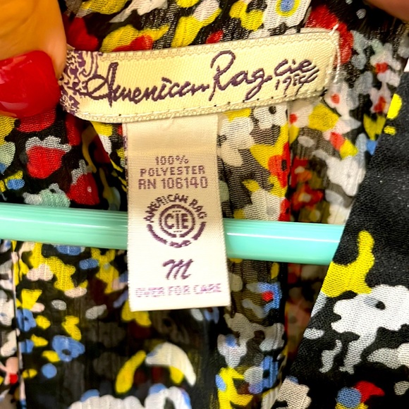 American Rag CIE beautiful floaty flowered sheer top - SZ M. C-HC - Picture 7 of 7